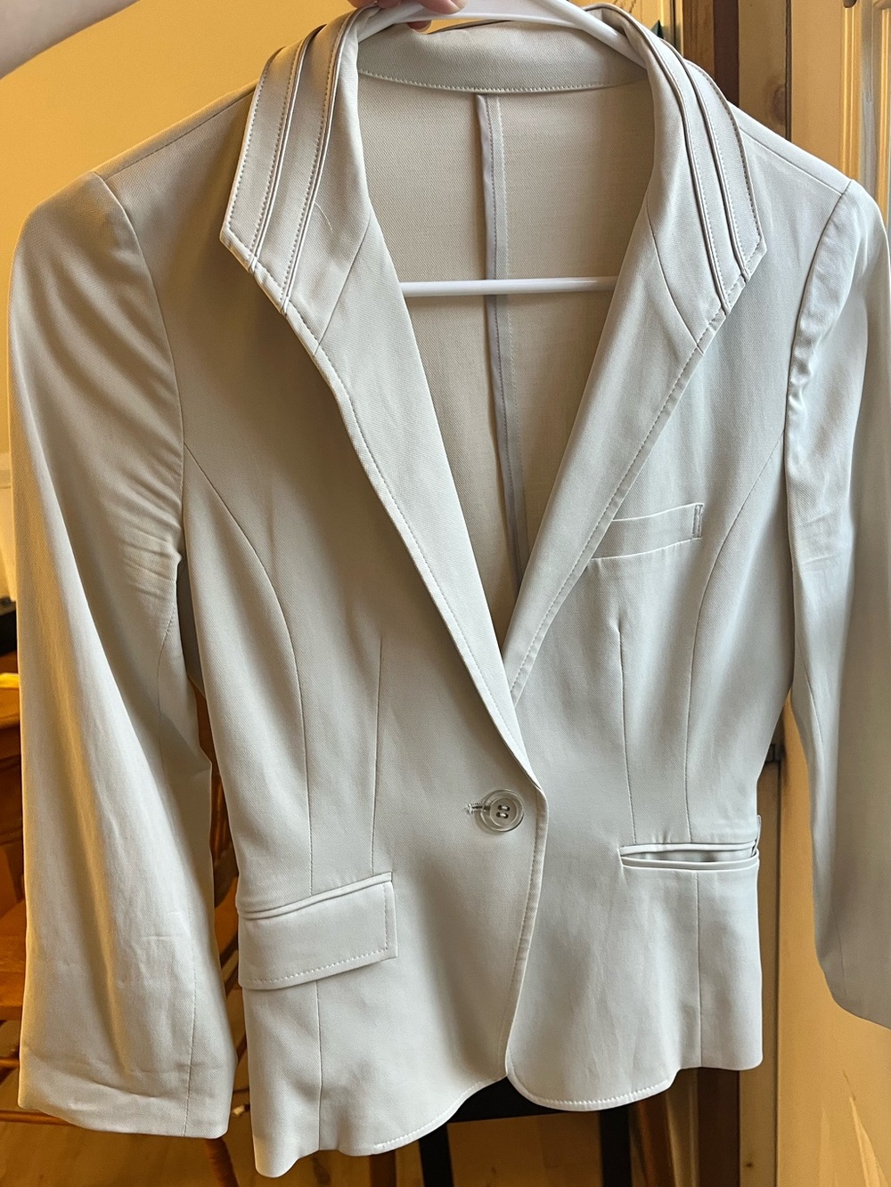 Japanese short and lightweight blazer